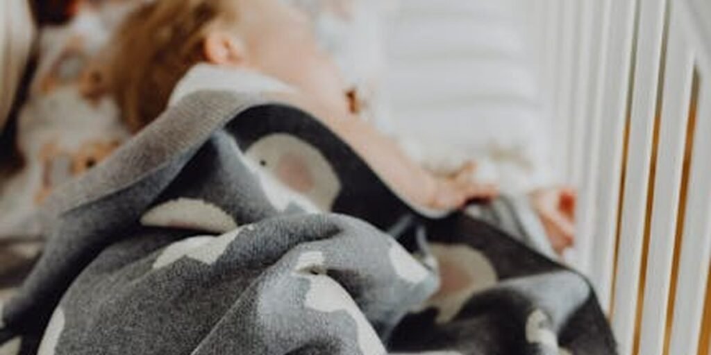 Warum Babys sich im Schlaf auf den Bauch drehen: Einblicke & Tipps