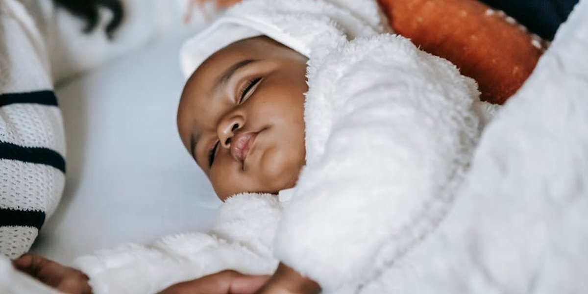 Kopfwälzen beim Einschlafen: Ein häufiges Verhalten bei Babys
