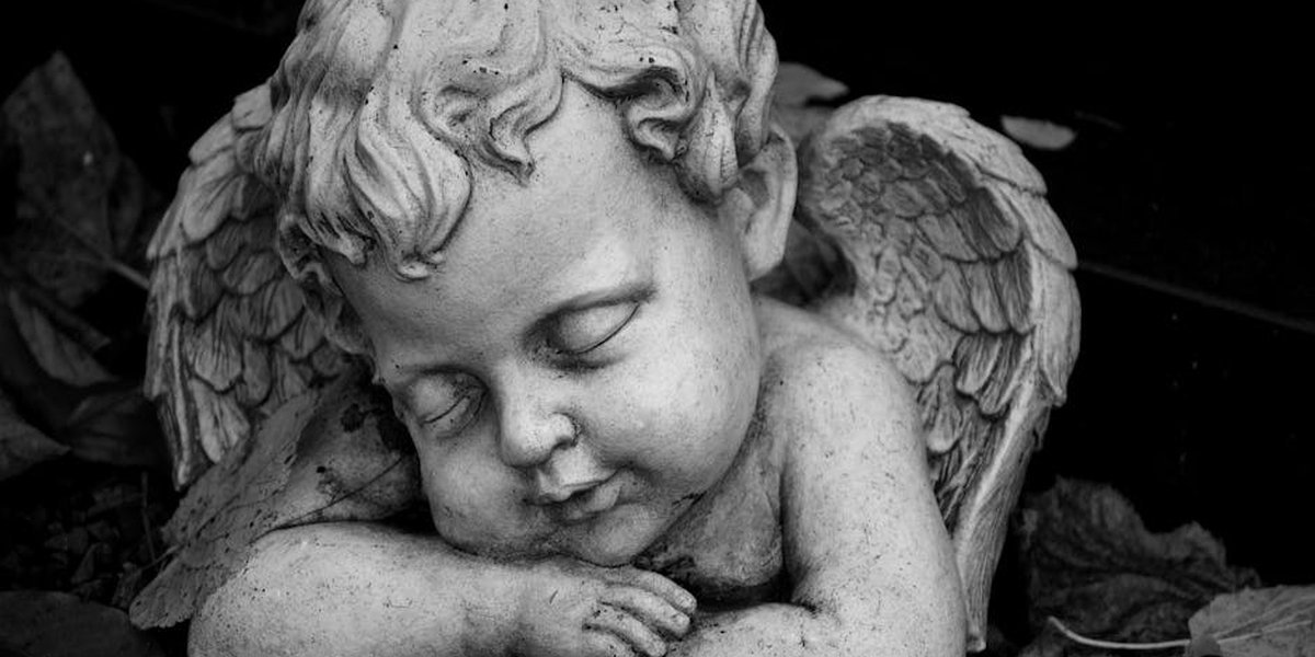 Warum lachen Babys im Schlaf? Die Gründe verstehen