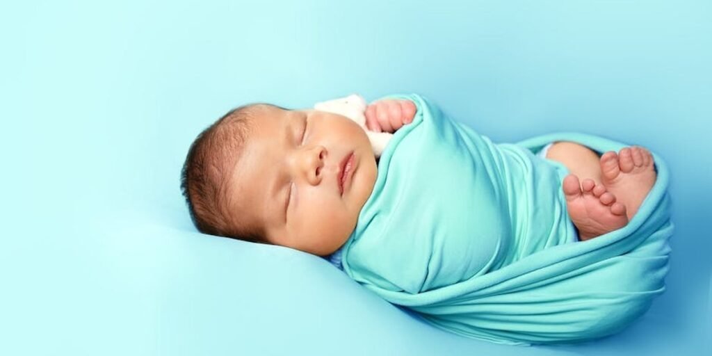 Babys erste Zähne: Wie Zahnen den Schlaf beeinflusst
