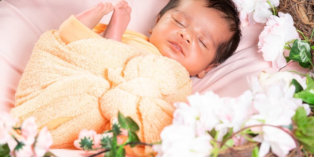 Hilfe, mein Baby wacht schreiend auf: Ursachen und Tipps