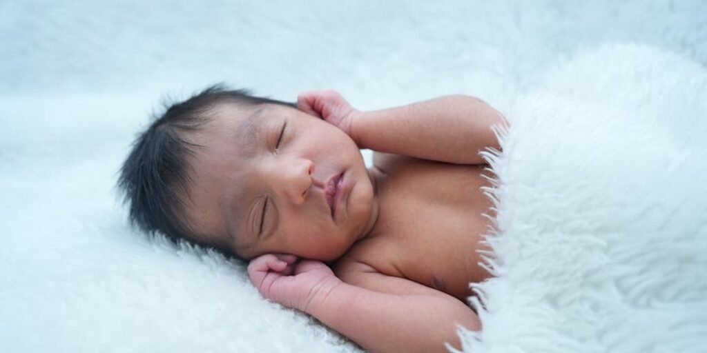 Reflux bei Babys: Wie Sie den Schlaf verbessern können