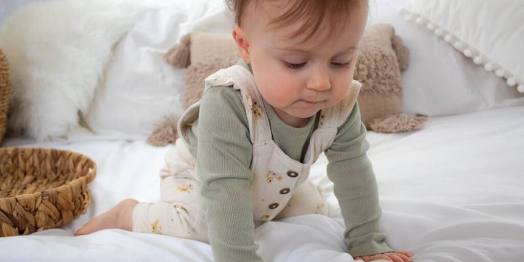 Baby wacht immer zur gleichen Zeit auf: Was dahinter steckt