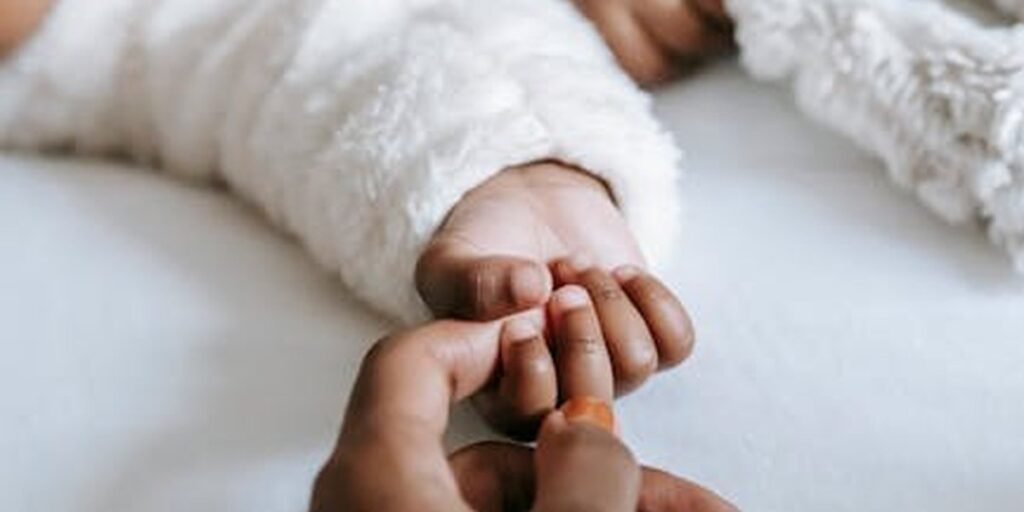 Die ungewöhnlichsten Einschlaftricks für Babys: Kreative Ideen für müde Eltern