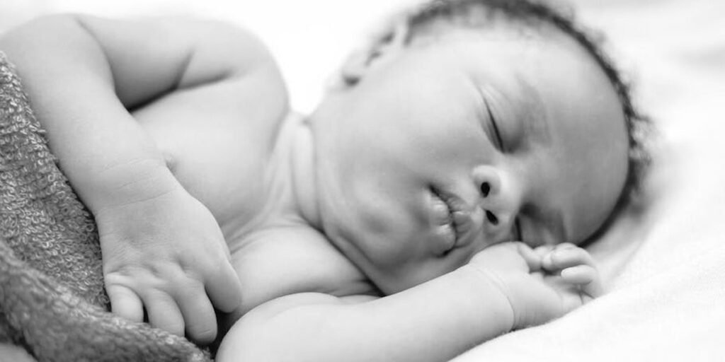 Wie Mondphasen den Schlaf von Babys beeinflussen können